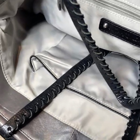 Cynthia Rowley Large Leather Pocket Shoulder Bag - Picture 9 of 11